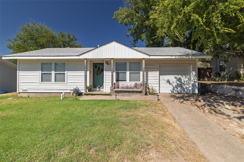 1209 Grace Street, Weatherford, TX 76086