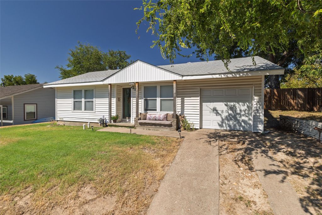 1209 Grace Street, Weatherford, TX 76086 — photo 2