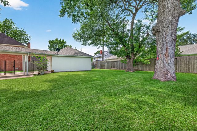4506 Warwick Drive, Sugar Land, TX 77479