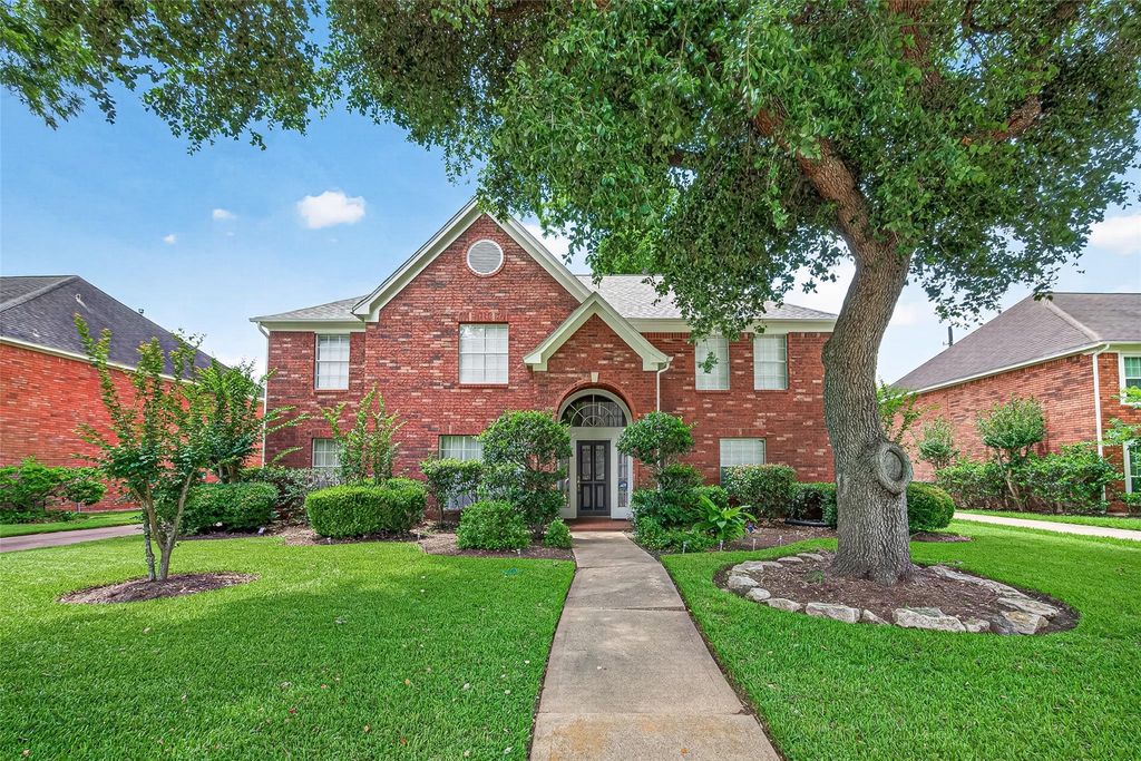 4506 Warwick Drive, Sugar Land, TX 77479