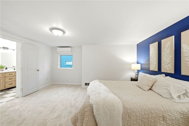11526 3rd Avenue NE, Seattle, WA 98125