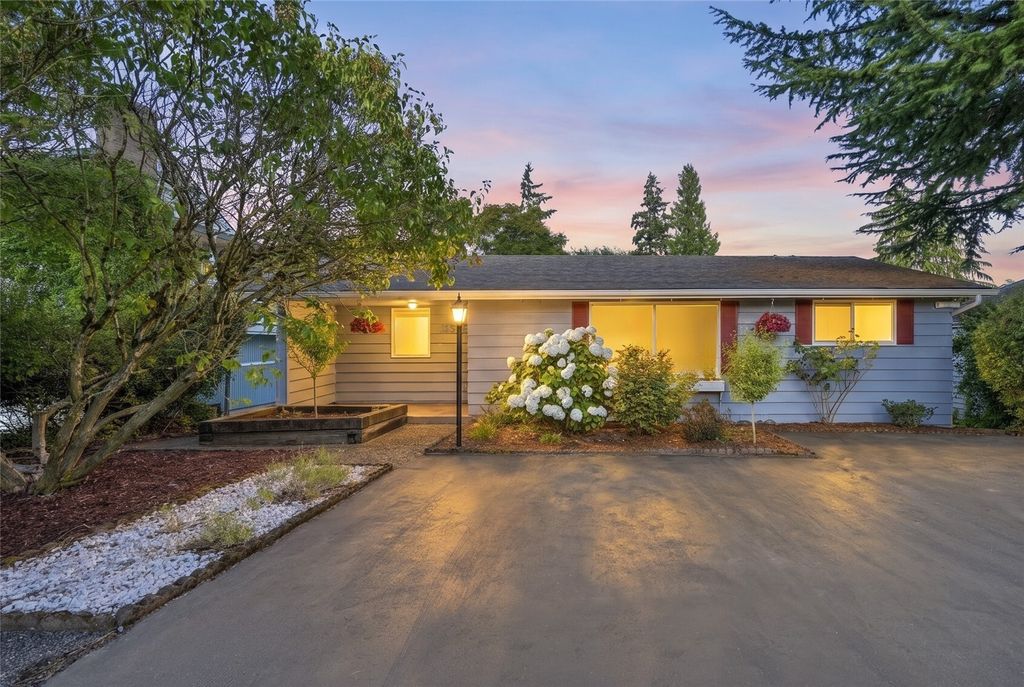 11526 3rd Avenue NE, Seattle, WA 98125