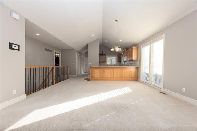 7910 N Locust Street, Kansas City, MO 64118