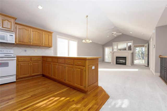 7910 N Locust Street, Kansas City, MO 64118