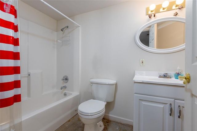 7910 N Locust Street, Kansas City, MO 64118