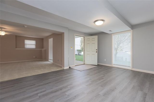 7910 N Locust Street, Kansas City, MO 64118