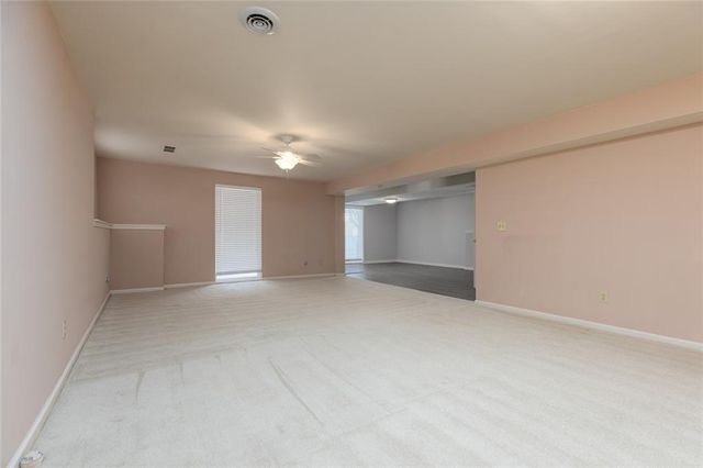 7910 N Locust Street, Kansas City, MO 64118