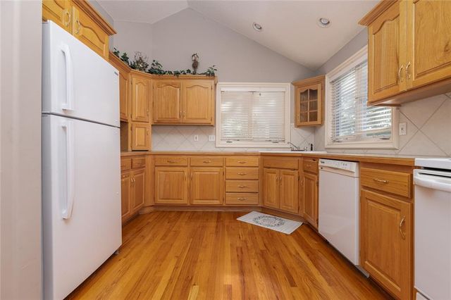 7910 N Locust Street, Kansas City, MO 64118
