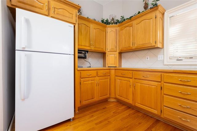 7910 N Locust Street, Kansas City, MO 64118