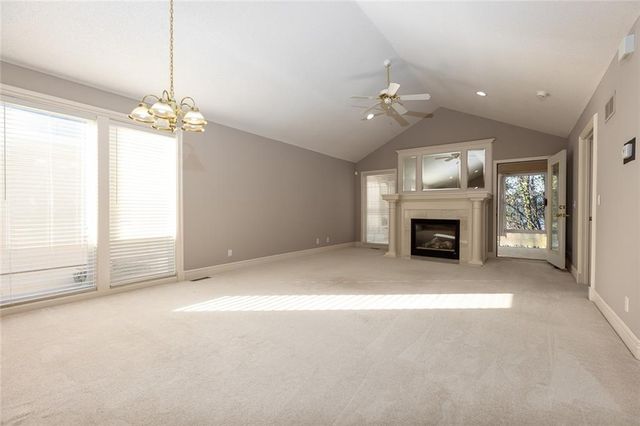 7910 N Locust Street, Kansas City, MO 64118