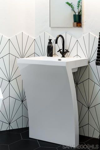 3160 Olive Street, San Diego, CA 92104