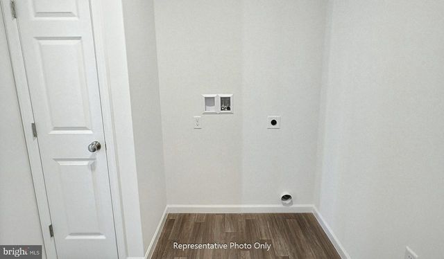 7837 OAK BROOK DR, Harrisburg, PA 17112