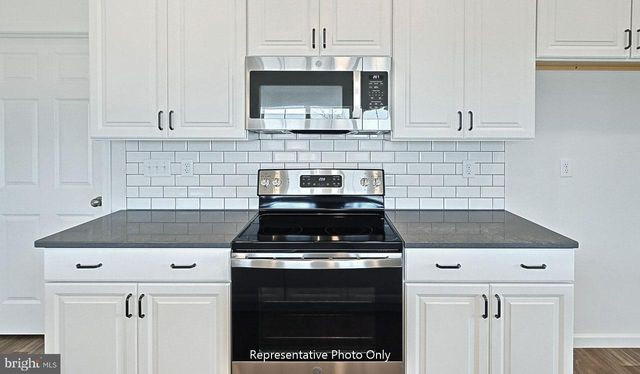 7837 OAK BROOK DR, Harrisburg, PA 17112