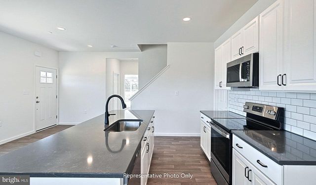 7837 OAK BROOK DR, Harrisburg, PA 17112