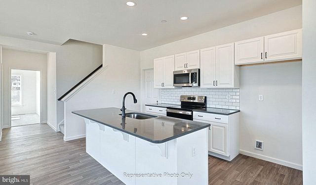 7837 OAK BROOK DR, Harrisburg, PA 17112