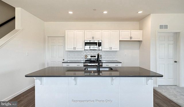 7837 OAK BROOK DR, Harrisburg, PA 17112