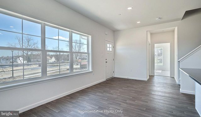 7837 OAK BROOK DR, Harrisburg, PA 17112