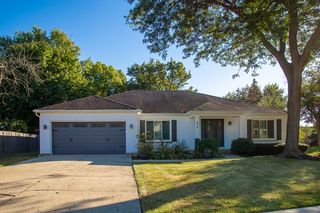 619 W End Road, Roselle, IL 60172