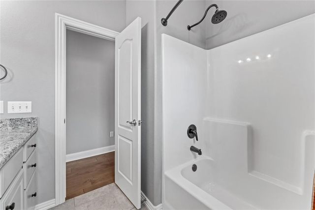 5909 S 66th Street, Cave Springs, AR 72718