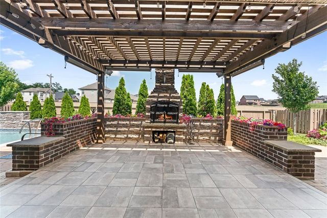 5909 S 66th Street, Cave Springs, AR 72718