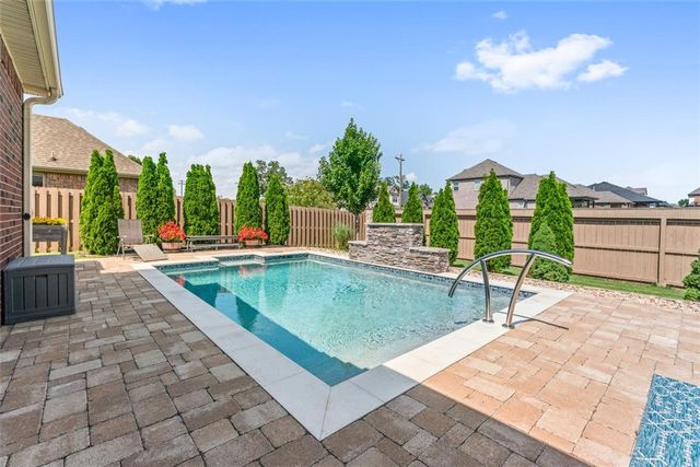 5909 S 66th Street, Cave Springs, AR 72718