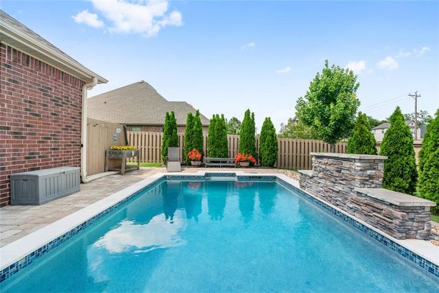 5909 S 66th Street, Cave Springs, AR 72718