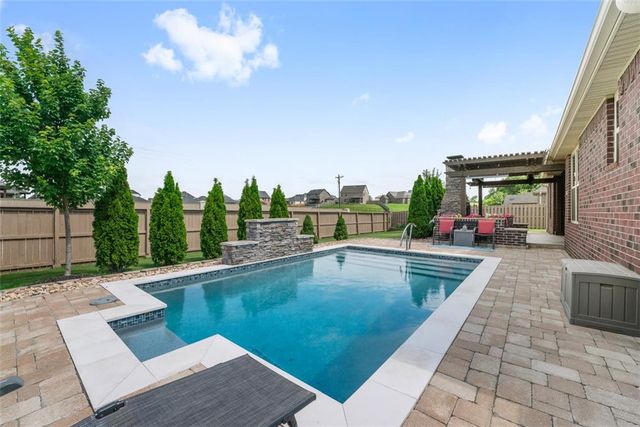5909 S 66th Street, Cave Springs, AR 72718