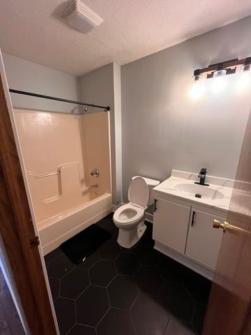 505 NW 5th Street, Earlham, IA 50072