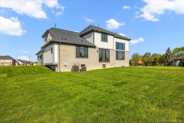 42528 Saddle Lane, Sterling Heights, MI 48314
