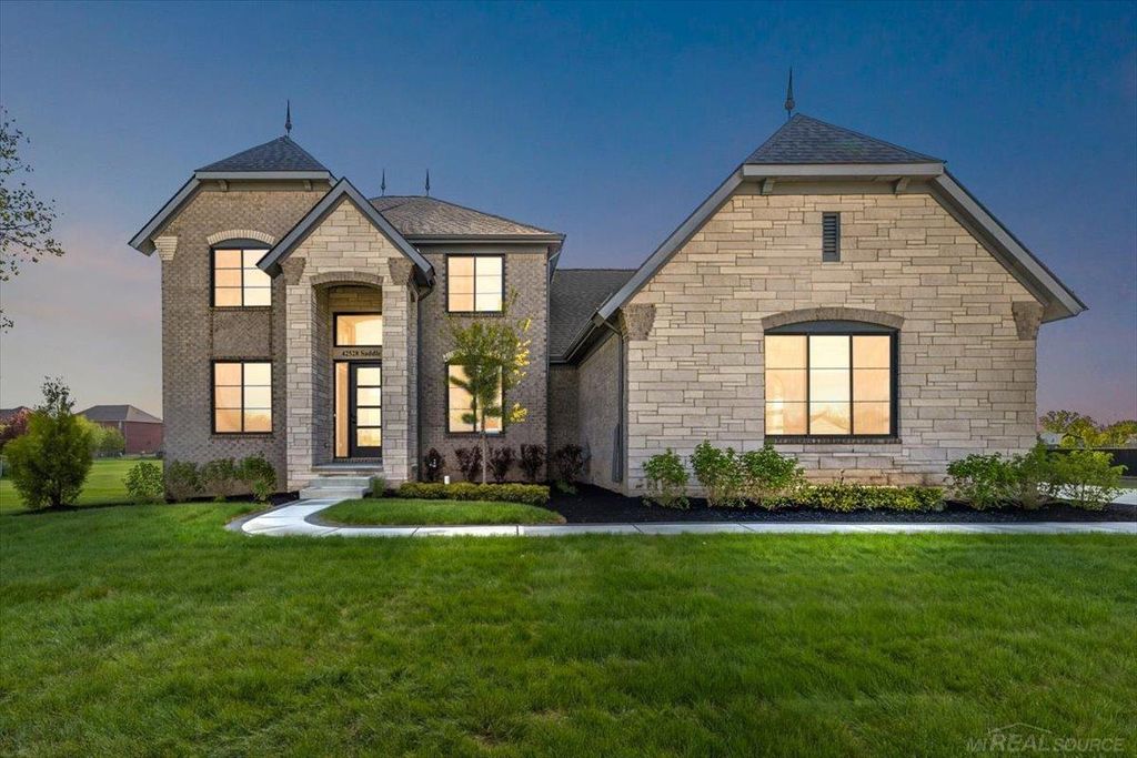 42528 Saddle Lane, Sterling Heights, MI 48314