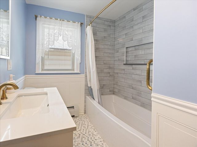 12 Emery St, Methuen, MA 01844