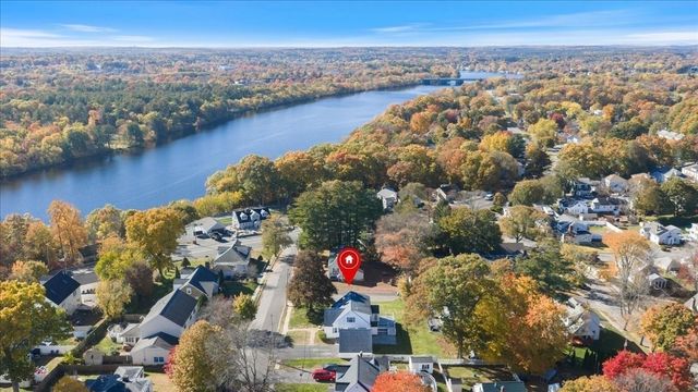 12 Emery St, Methuen, MA 01844