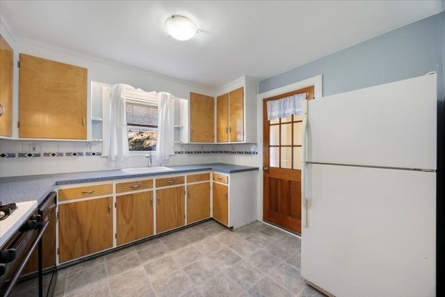 12 Emery St, Methuen, MA 01844