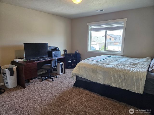 4723 W Warbler, Moses Lake, WA 98837