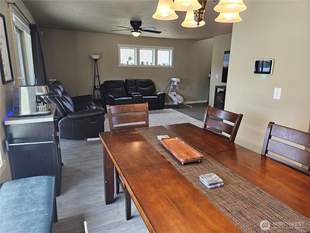 4723 W Warbler, Moses Lake, WA 98837