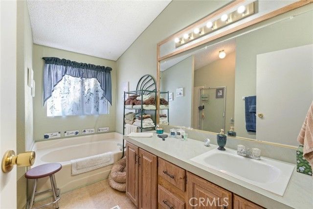 530 W Devonshire Avenue 23, Hemet, CA 92543