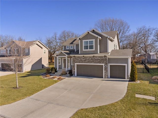 2939 SW Arbor Tree Drive, Lee's Summit, MO 64082