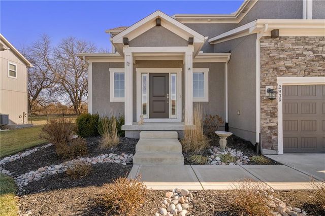 2939 SW Arbor Tree Drive, Lee's Summit, MO 64082