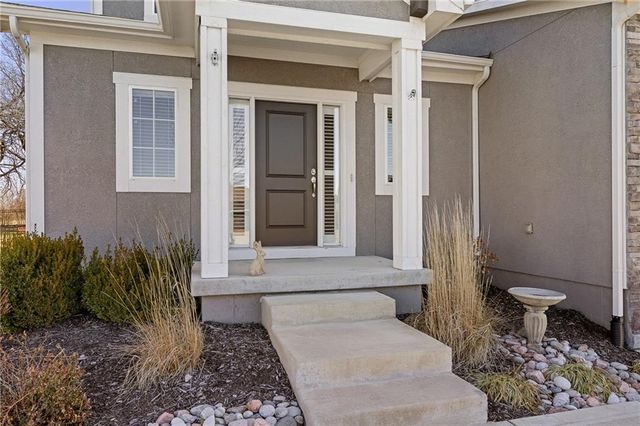 2939 SW Arbor Tree Drive, Lee's Summit, MO 64082