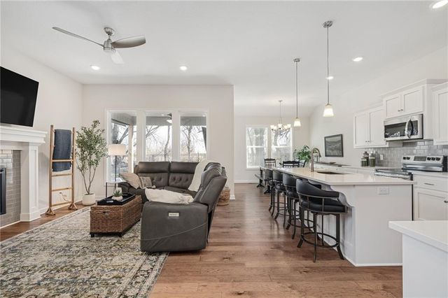 2939 SW Arbor Tree Drive, Lee's Summit, MO 64082