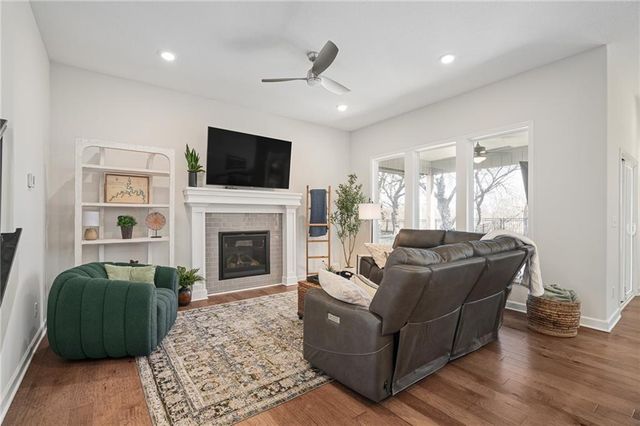 2939 SW Arbor Tree Drive, Lee's Summit, MO 64082