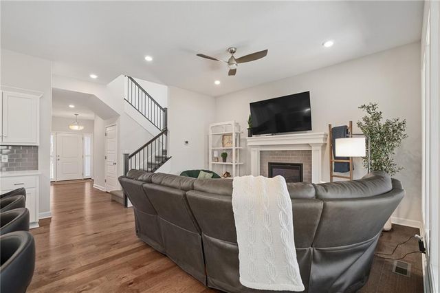 2939 SW Arbor Tree Drive, Lee's Summit, MO 64082