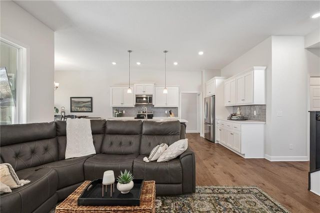 2939 SW Arbor Tree Drive, Lee's Summit, MO 64082