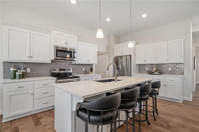 2939 SW Arbor Tree Drive, Lee's Summit, MO 64082