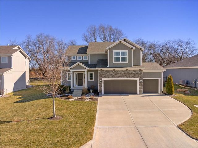 2939 SW Arbor Tree Drive, Lee's Summit, MO 64082