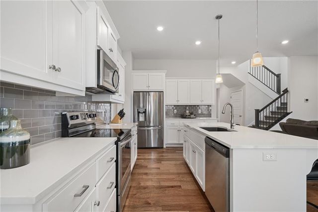 2939 SW Arbor Tree Drive, Lee's Summit, MO 64082