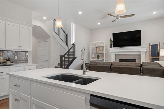 2939 SW Arbor Tree Drive, Lee's Summit, MO 64082