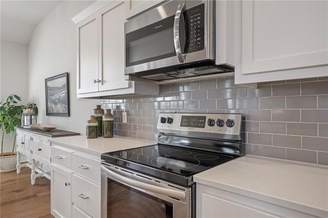 2939 SW Arbor Tree Drive, Lee's Summit, MO 64082