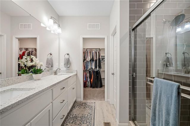 2939 SW Arbor Tree Drive, Lee's Summit, MO 64082