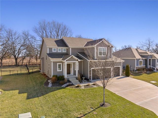 2939 SW Arbor Tree Drive, Lee's Summit, MO 64082